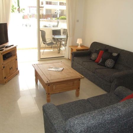 2 Bedroom Poolside Apartment E9 Peyia Luaran gambar