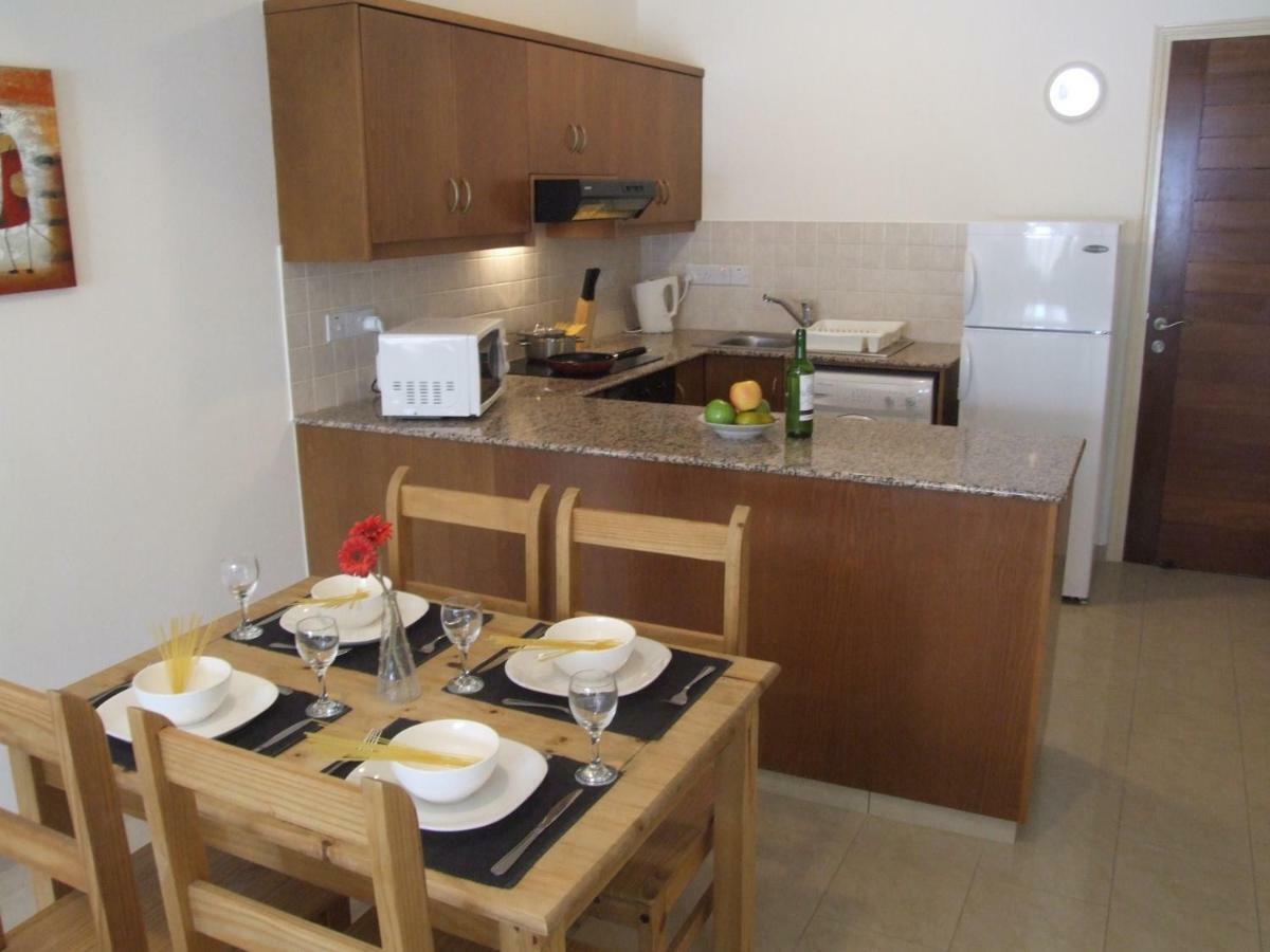 2 Bedroom Poolside Apartment E9 Peyia Luaran gambar