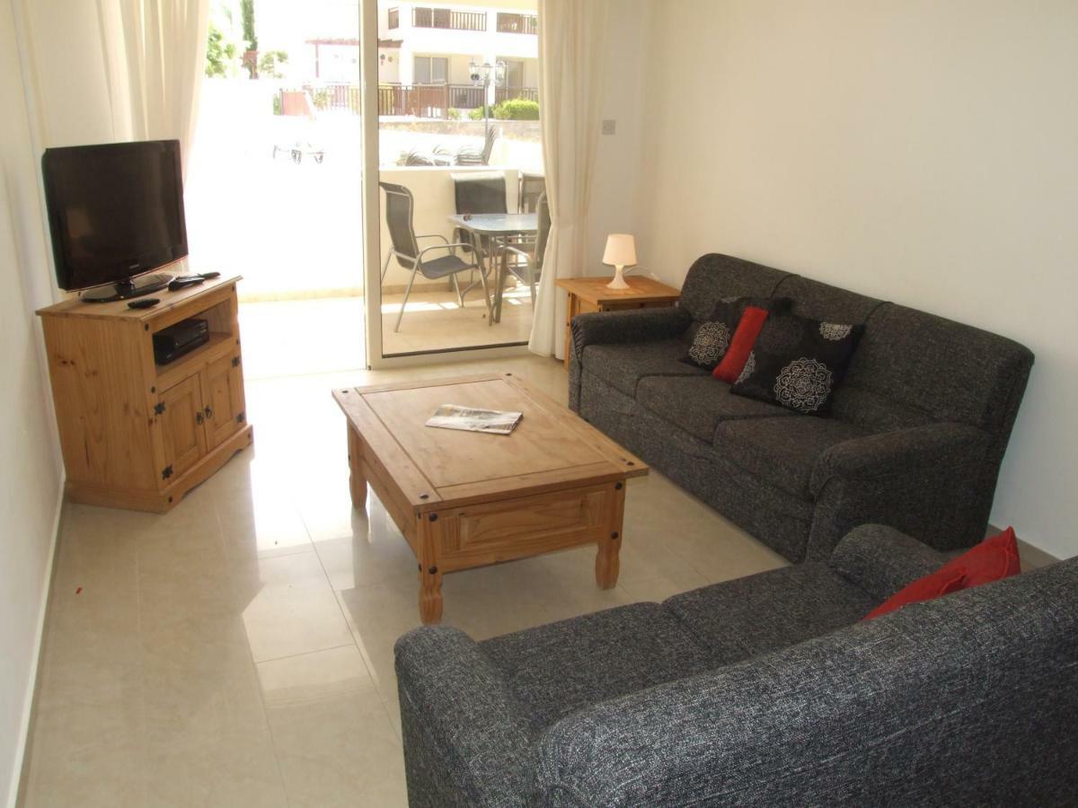 2 Bedroom Poolside Apartment E9 Peyia Luaran gambar