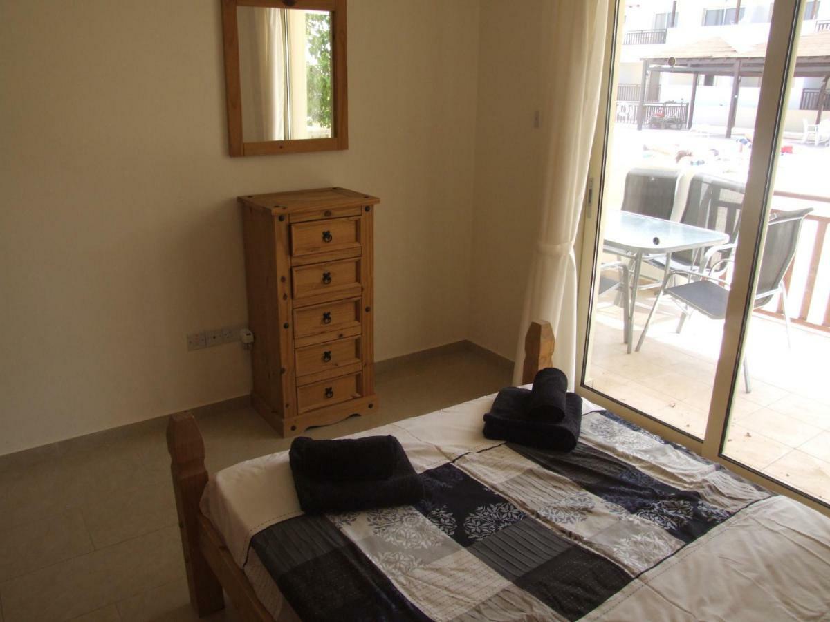 2 Bedroom Poolside Apartment E9 Peyia Luaran gambar