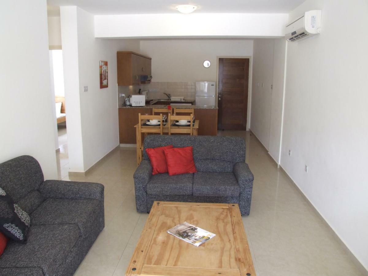 2 Bedroom Poolside Apartment E9 Peyia Luaran gambar