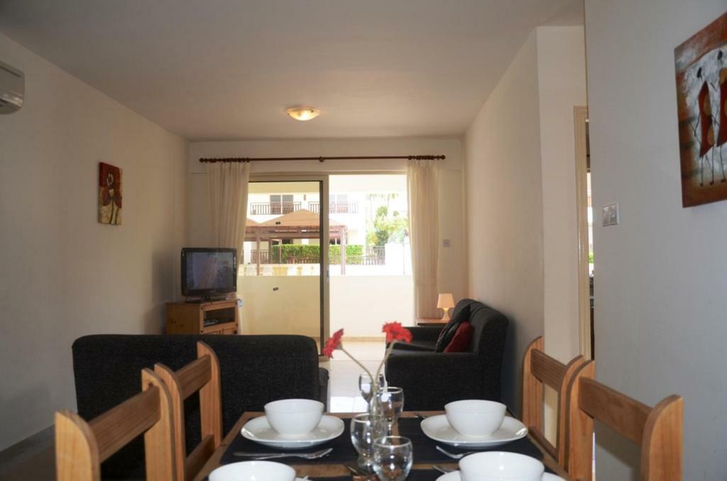 2 Bedroom Poolside Apartment E9 Peyia Luaran gambar