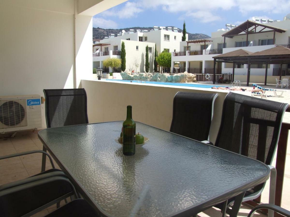 2 Bedroom Poolside Apartment E9 Peyia Luaran gambar