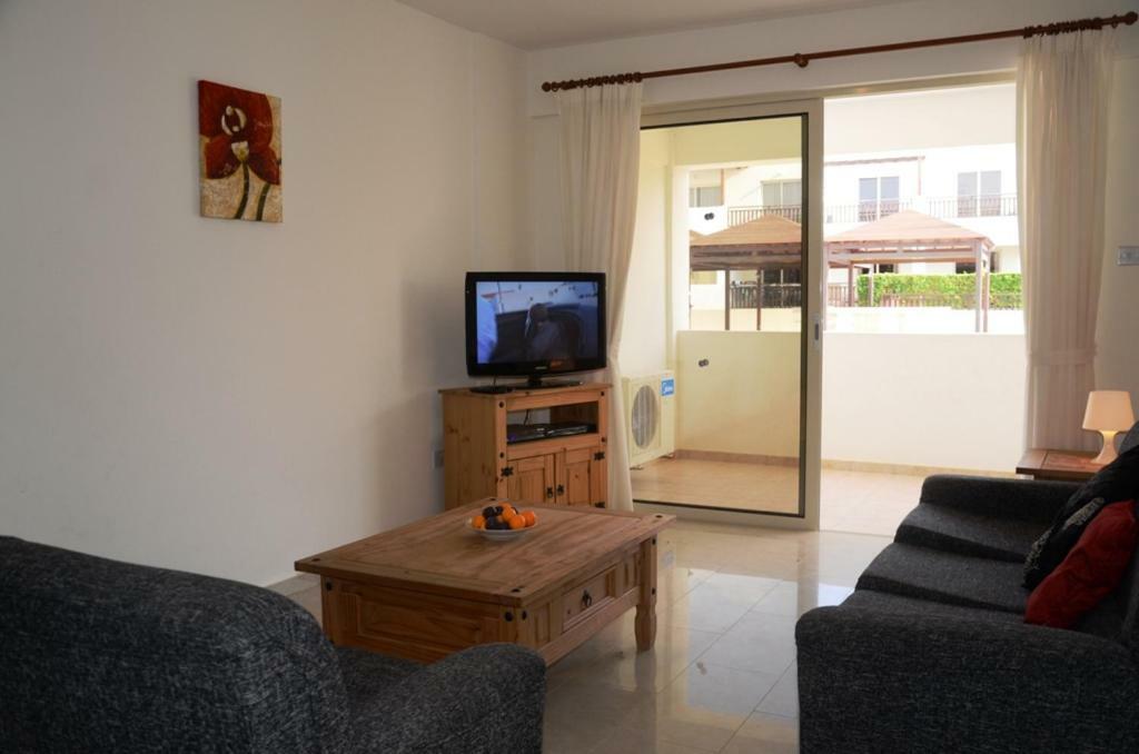 2 Bedroom Poolside Apartment E9 Peyia Luaran gambar