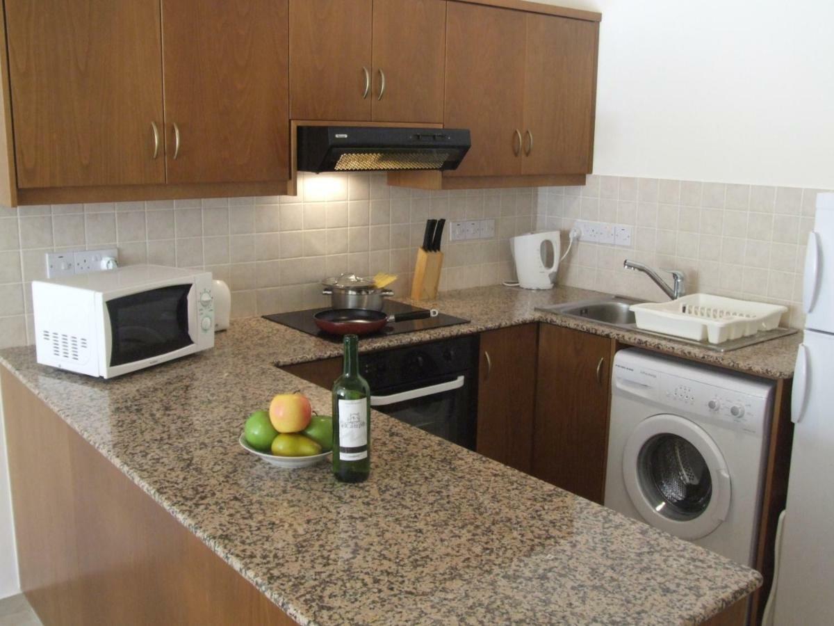 2 Bedroom Poolside Apartment E9 Peyia Luaran gambar