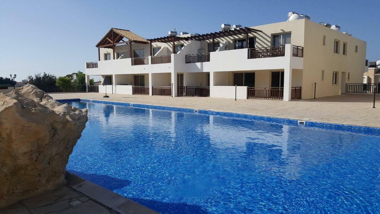 2 Bedroom Poolside Apartment E9 Peyia Luaran gambar
