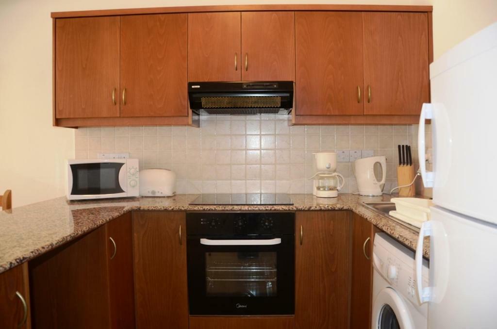 2 Bedroom Poolside Apartment E9 Peyia Luaran gambar
